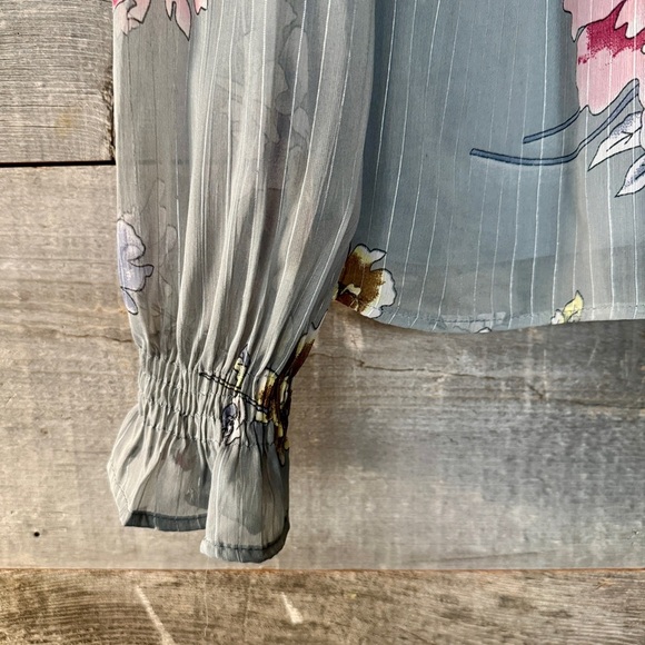 Walter Baker Floral Smocked Ruffle Blouse Gray Pink Flounce Feminine Romantic M - Picture 6 of 12